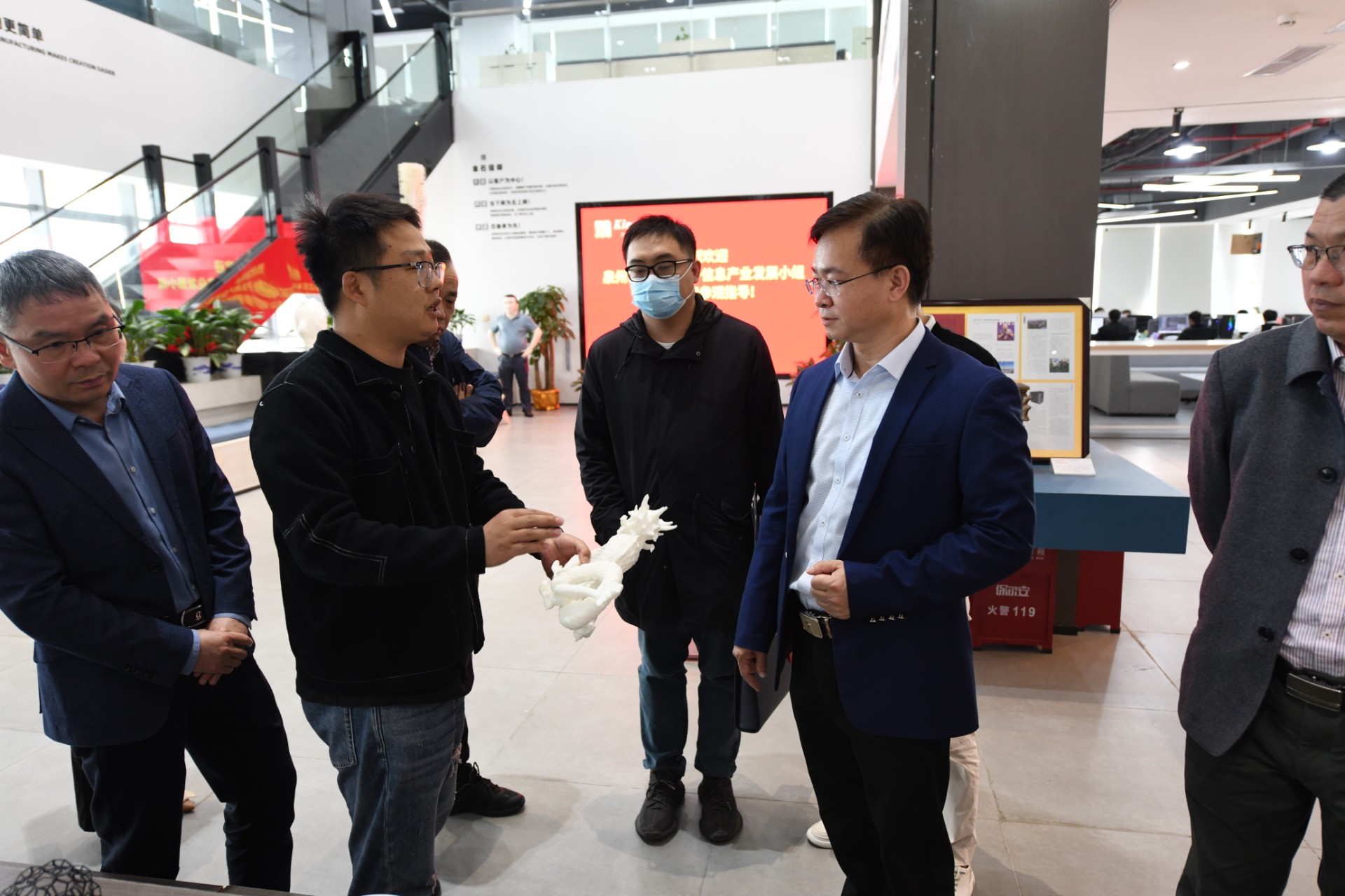 促協(xié)作，謀發(fā)展！泉州市洛江區(qū)電子信息產(chǎn)業(yè)發(fā)展小組蒞臨金石三維參觀調(diào)研